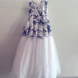 Size 7 (dress is from DEB)